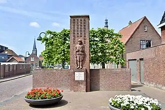 Het monument op de hoek Breedstraat en Nieuwstraat