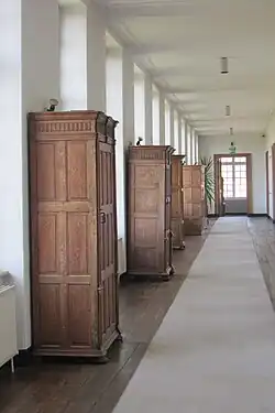 Gang met meubilair eerste verdieping