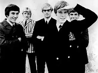 Herman's Hermits in 1968. Van links naar rechts: Keith Hopwood, Karl Green, Derek Leckenby, Peter Noone en Barry Whitwam