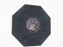 Plaquette in de Kerkzaal onthuld door Vladimir Poetin en koningin Beatrix tijdens staatsbezoek, 8 april 2013