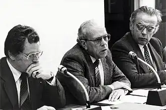 Hermsen (rechts), met links van hem Louw de Graaf en Wil Albeda (1980)