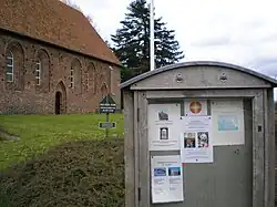 Hervormde kerk met het ernaast gelegen oorlogsgraf