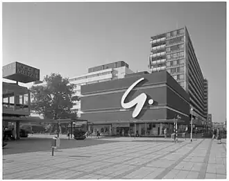 Het laatste gebouw van Gerzon op het Lijnbaanplein in 1972.
