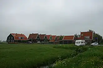 Overzicht van het dorp met nieuwbouw