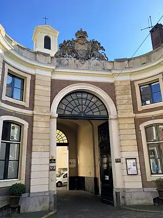 Poortgebouw aan het Westeinde