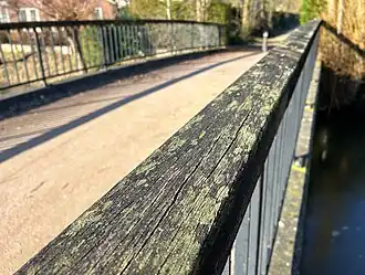 De associatie op een brugleuning