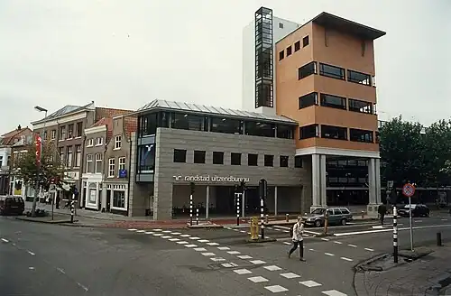 Kruising van de Raaks met de Gedempte Oude Gracht omstreeks 1995, op de achtergrond het voor Randstad N.V. gebouwde kantoor