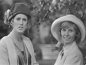 Hetty Verhoogt (l.) en Willeke Alberti in De kleine waarheid (1970)