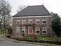 Woonhuis. Herenhuis met zomerhuis en boenhok.