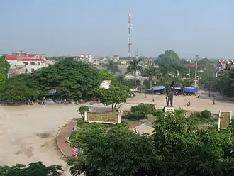 Een plein in het centrum van Thắng.
