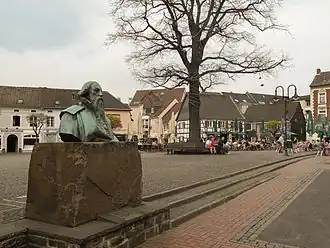 Hilden, Büste van Wilhelm Fabry aan de markt