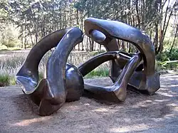 Hill Arches van Henry Moore