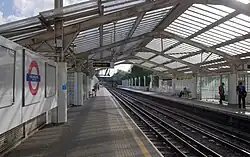 Perrons en sporen gezien uit het noorden.