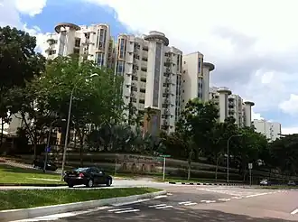 Appartementsgebouwen op de heuvel van Bukit Timah