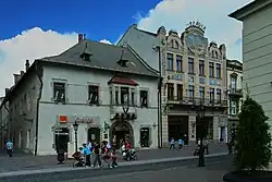 Het art-nouveau-gebouw "Slávia" (rechts) naast het "Huis van Levoča" (links).