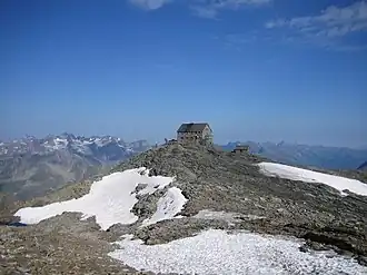 De Hochstubaihütte boven op de top van de Stubaier Wildkarspitze
