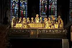 Het hoofdaltaar met een voorstelling van het Laatste Avondmaal