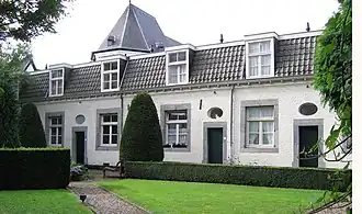 Hofje Sint-Maartenshuizen, gebouwd in 1715