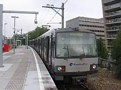 Een tweewagentrein RSG2 op lijn E richting Den Haag Centraal, op het toen nog ingebruik zijnde station Hofplein.