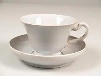 Kop en schotel in grijsblauw