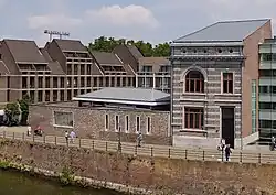 Villa Jaunez en tuinmuur