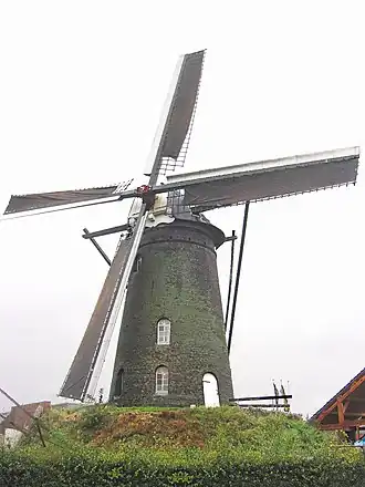Holten's Molen met uiterst rechts onderaan het nieuwe zaaggedeelte, 29 september 2007