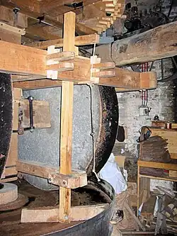 Kantsteen met aanstrijker