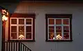Kerstversiering bij een huis in Reykjavík