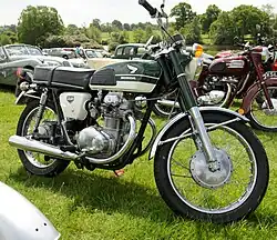 ...maar de nieuwe Honda CB 350 had in 1968 al een startmotor en richtingaanwijzers.