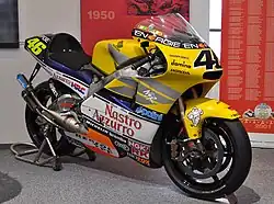 De laatste 500cc-wereldkampioensmotor, de Nastro Azzurro-Honda NSR 500 van Valentino Rossi uit 2001