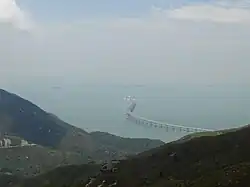 Brug en tunnel Hongkong-Macau vanaf Lantau