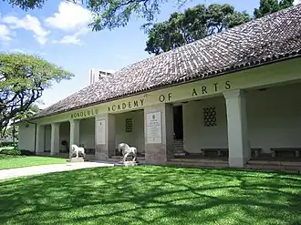 De entreeveranda, ontworpen door Bertram Goodhue.