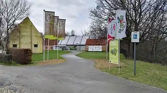 't Grom: schuur en kantoorgebouw