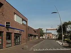 De Zuiderweg met de Hoogkerksterbrug (2013)