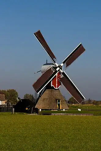 de Kalkmolen, malend met vier volle zeilen (2011)