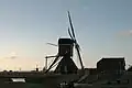 De molen in avondlicht