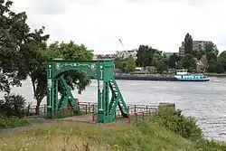 Landhoofd van de oude Spijkenisserbrug aan de Hoogvliet zijde