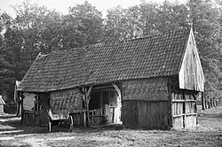 Hooischuur, type doorrijschuur