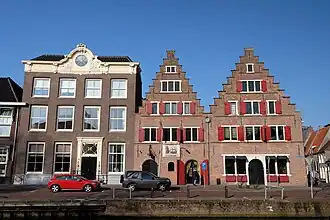 Nr. 20 en de twee pakhuizen van de VOC - Hoorn