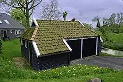 Krimpje in gebruik als garage aan de Hoornsedijk