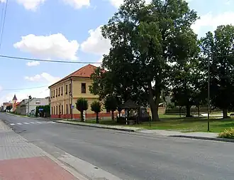 Gemeentehuis in voormalig schoolgebouw