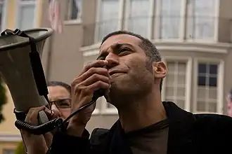 El-Hamalawy spreekt demonstranten toe, april 2008