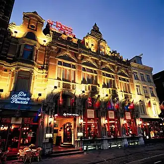 Monumentale voorgevel Hotel Die Port van Cleve