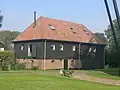 Houten schuur bij molen "De Zandhaas"