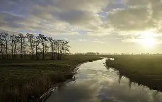 De Houwerzijlstervaart vanaf de Vlakkeriet in de richting van Houwerzijl
