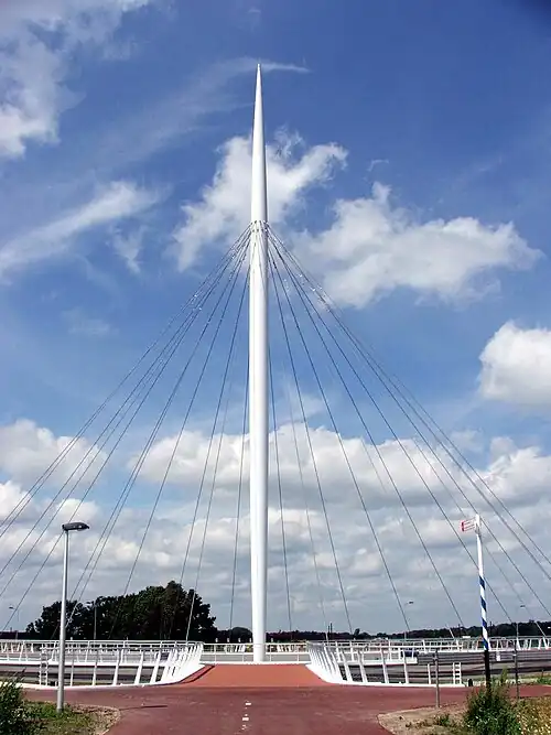 De Hovenring, gezien op fietspadniveau