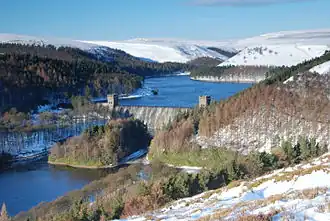 Howden Dam gezien vanaf Abbey Bank