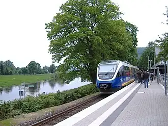 Station Lüchtringen in 2006, op de achtergrond de rivier de Wezer