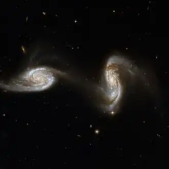 Opname van NGC 5257 (links) en NGC 5258 (rechts)