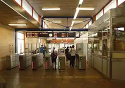 Interieur van de stationshal.